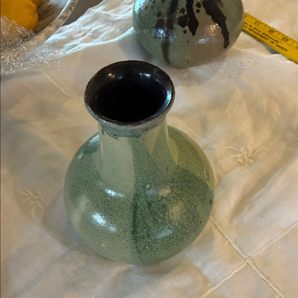 Green Ceramic Vase Vtg Green/Light Green W/Dark Interior Beautiful Side Ombré